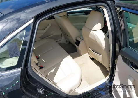 2013 Volkswagen Passat 2.5L Se z USA, uszkodzony, nr VIN 1VWBH7A38DC150345